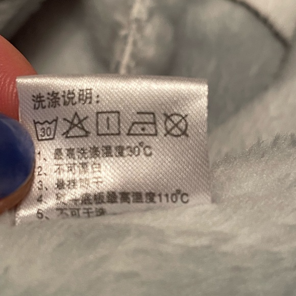 EUC - GuiXiu Super Plush Penquin PJ's in Ice Blue - Medium - Picture 7 of 9